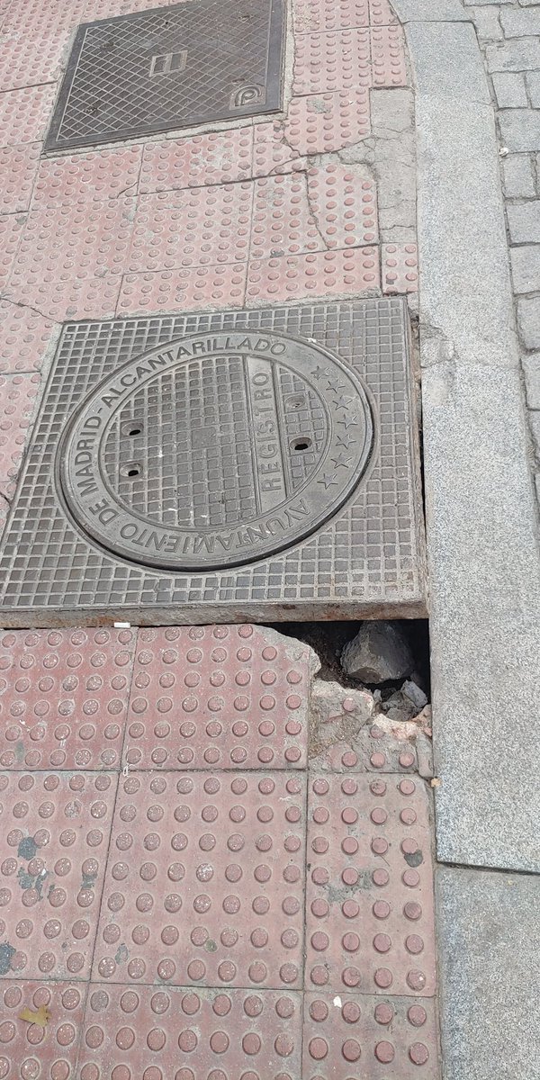 16poko61's tweet photo. Olivar esquina San Carlos https://t.co/gkqPI28F0h