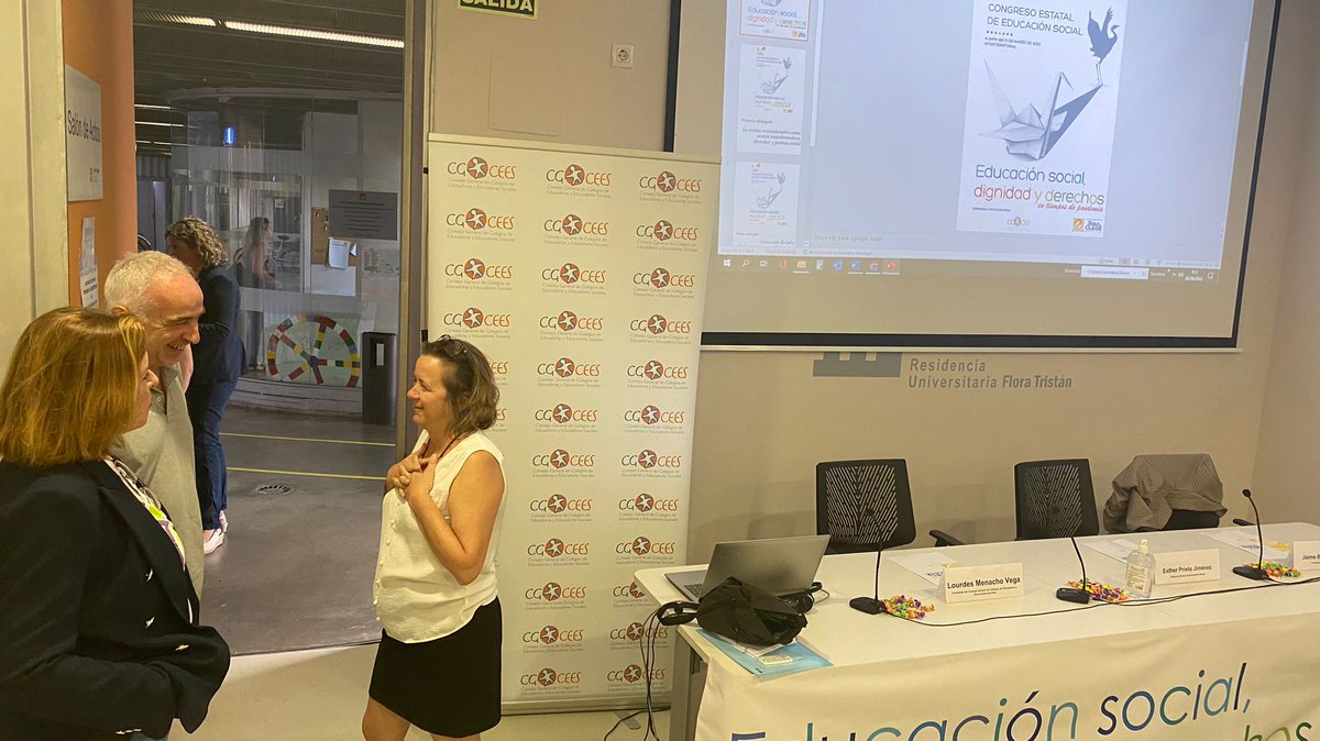 ¡Empezamos la jornada del #8congresoeduso! 
Nuestras ponentes están preparando las mesas. Una jornada muy interesante 
#8congresoedusojornadasevilla