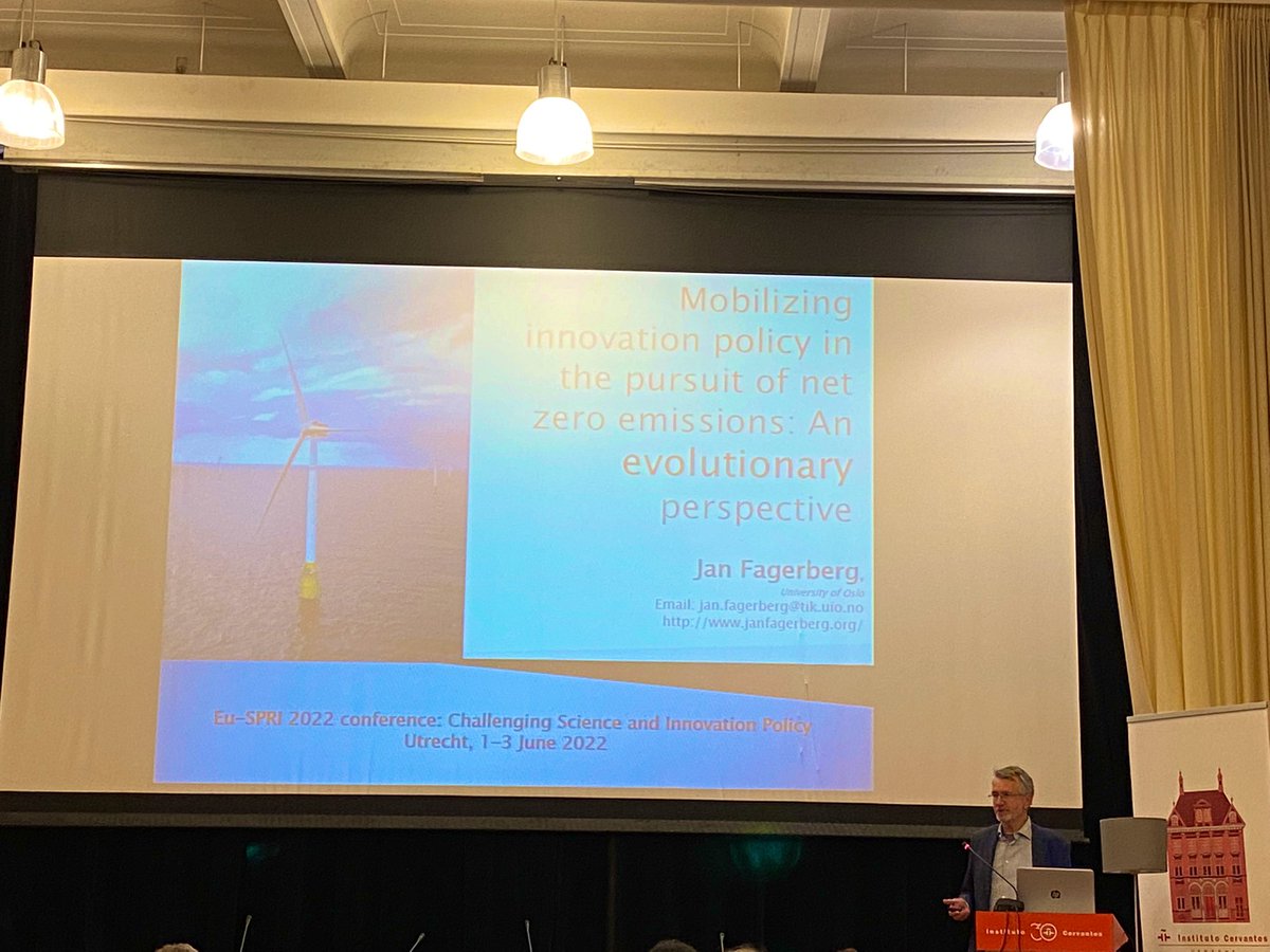 Jan Fagerberg from @TIK_senteret talking about an #evolutionary perspective on #innovationpolicy in pursuit of #netzero emissions #EuSPRI2022 @UniUtrecht @UUCopernicus