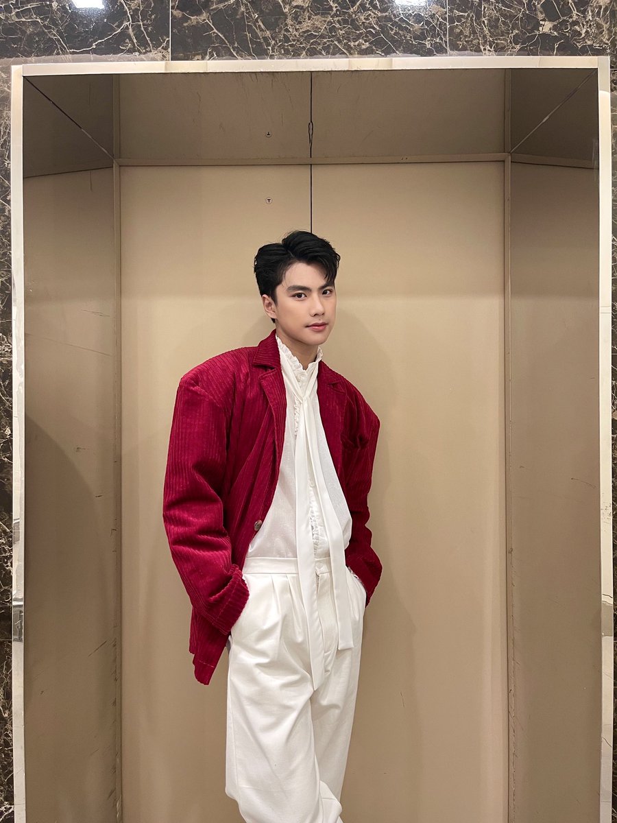 ohmpawatthourly's tweet photo. #ohmpawat #sharismashowcase https://t.co/bT96RbiKIe