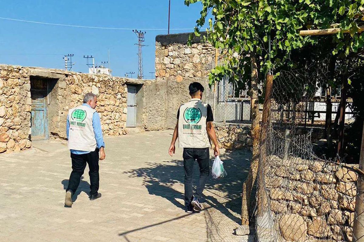 umutkervanivkf's tweet photo. Mardin Dargeçit Umut Kervanı hayırseverlere kurban bağışı çağrısında bulundu.

https://t.co/n72iAmCIlE https://t.co/fkPCCq00JI