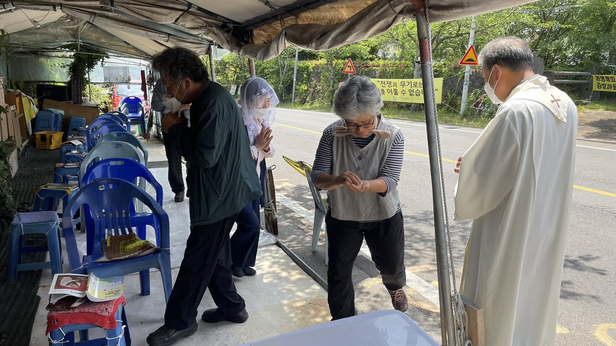 길 위의 신부 tweet media