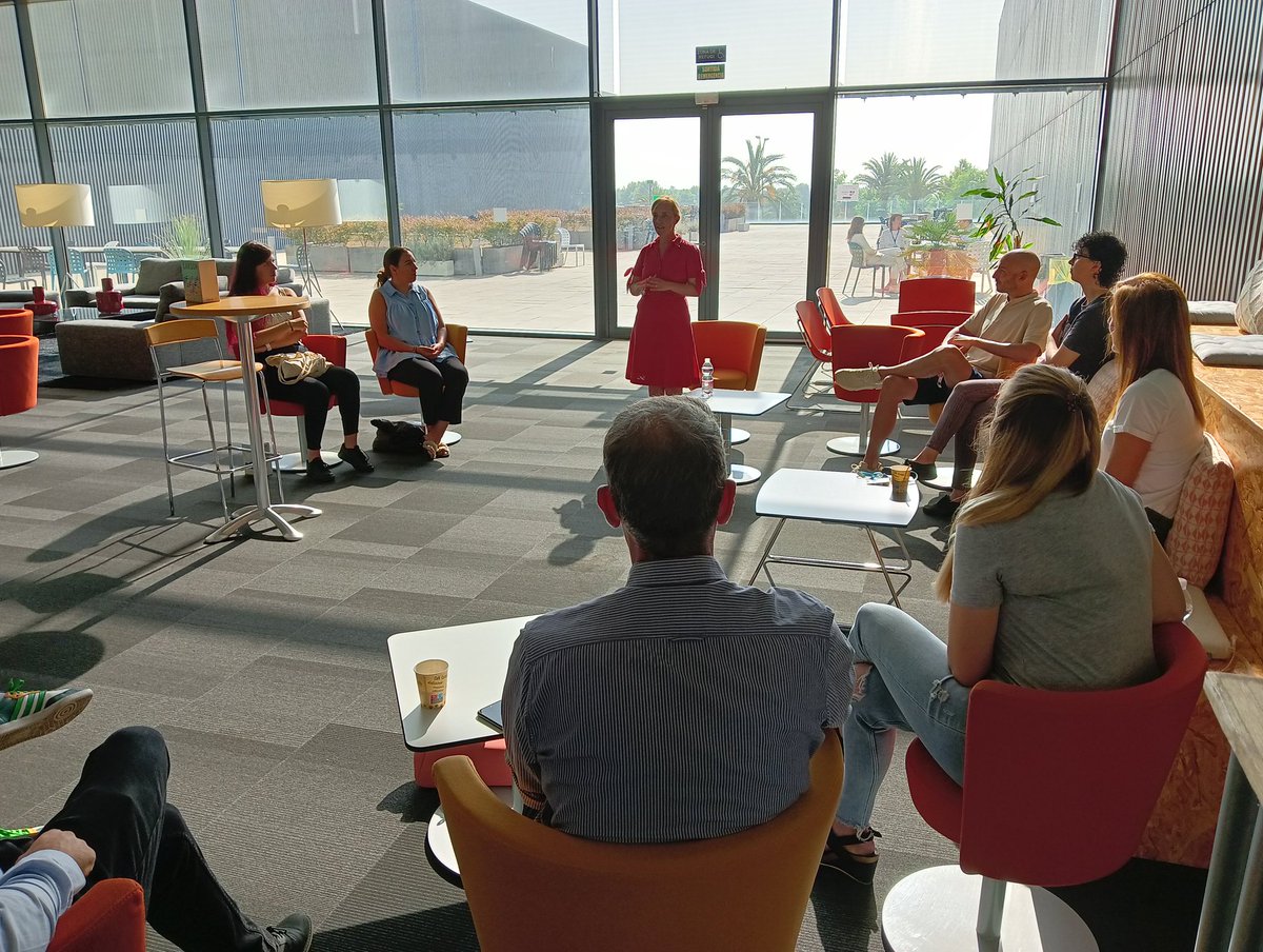 eduardvicentep's tweet photo. @AureaRodriguezL @Eurecat_news ens parla avui d'innovació i empreses #nomadfriendly a la sessió #RedessaTalks #talent #Tecnoparc #OnCreixenLesEmpreses https://t.co/KiRFpm60aW