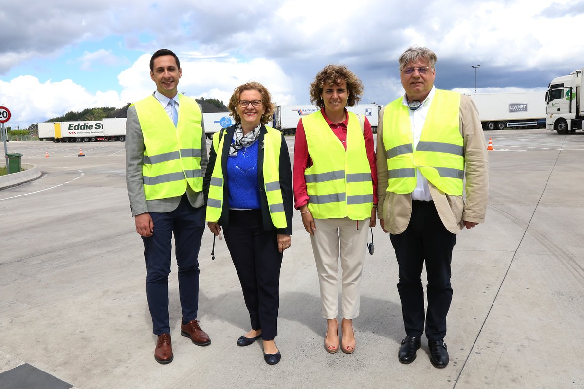 Last week ESPORG had a successful visit with various MEPs to visit member parking areas, experience an audit, and discuss the issues the logistics industry and safe and secure parking face today.
#safeandsecure #esporg #transport #eupolicy #truckdriversafety #euparliament
