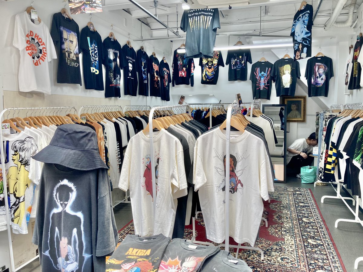 ebisubashi's tweet photo. 戎橋筋商店街にバンド・アニメ・シネマ・HIP HOP系のプリントTシャツを販売するポップアップショップが登場!常時300点以上商品を取り揃えてます。場所は551蓬莱本店の少し南側。7月末まで営業。
https://t.co/r8CuAVUdb2
#flexink #戎橋筋商店街 https://t.co/yP0yFKFgWT