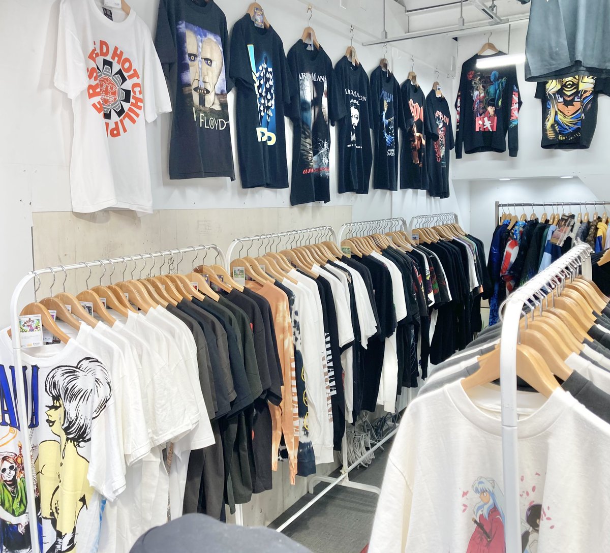 ebisubashi's tweet photo. 戎橋筋商店街にバンド・アニメ・シネマ・HIP HOP系のプリントTシャツを販売するポップアップショップが登場!常時300点以上商品を取り揃えてます。場所は551蓬莱本店の少し南側。7月末まで営業。
https://t.co/r8CuAVUdb2
#flexink #戎橋筋商店街 https://t.co/yP0yFKFgWT