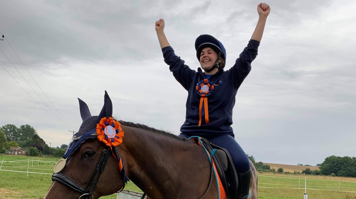 BristolUni's tweet photo. And that’s not all. A #Bristol student has been awarded an MBE! 🏆

Charlotte completed all 102 Olympic sports during the Tokyo games.

She had to rock climb, horse ride, pole vault &amp; sail, complete a triathlon, marathon &amp; 240km cycle, all for charity! 🚴

https://t.co/5QldUKj6Rm https://t.co/tXCmYRymq3