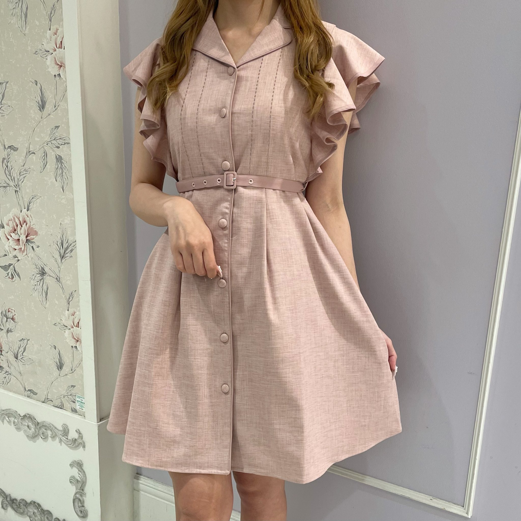 Evelyn Evelyn新宿店 𝑁𝑒𝑤 𝑎𝑟𝑟𝑖𝑣𝑎𝑙 バイカラーラインop Price 8 900 Taxin Vネックの華奢みせワンピース 切替が高めの位置で ウエストは ベルトでしぼれる Style Up効果抜群です 肩の大ぶりフリルも甘さの