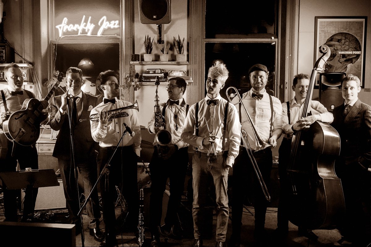 👑 The jubilee celebrations start tomorrow! Here's what's going on in Bolton town centre.

🎸 Friday 03 June - Music of the Decades

🎷Saturday 04 June - Picnic on the Square

👉Find out more: bit.ly/3rI1D9d