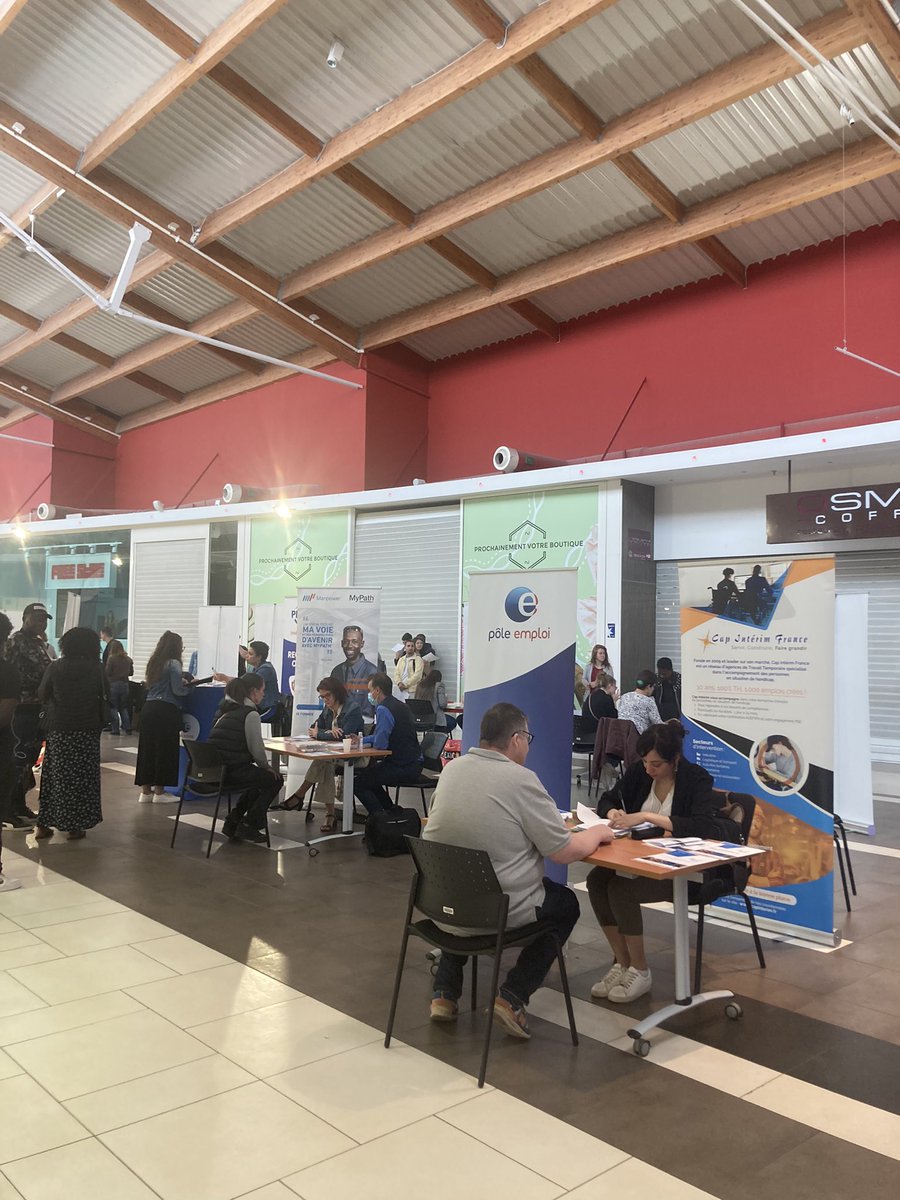 SLeguidcoq's tweet photo. C’est parti pour la journée #Recrutement #interim organisée par @poleemploi_HDF @Nogent sur Oise et Saint-Maximin ! https://t.co/Uiea1d6MJH