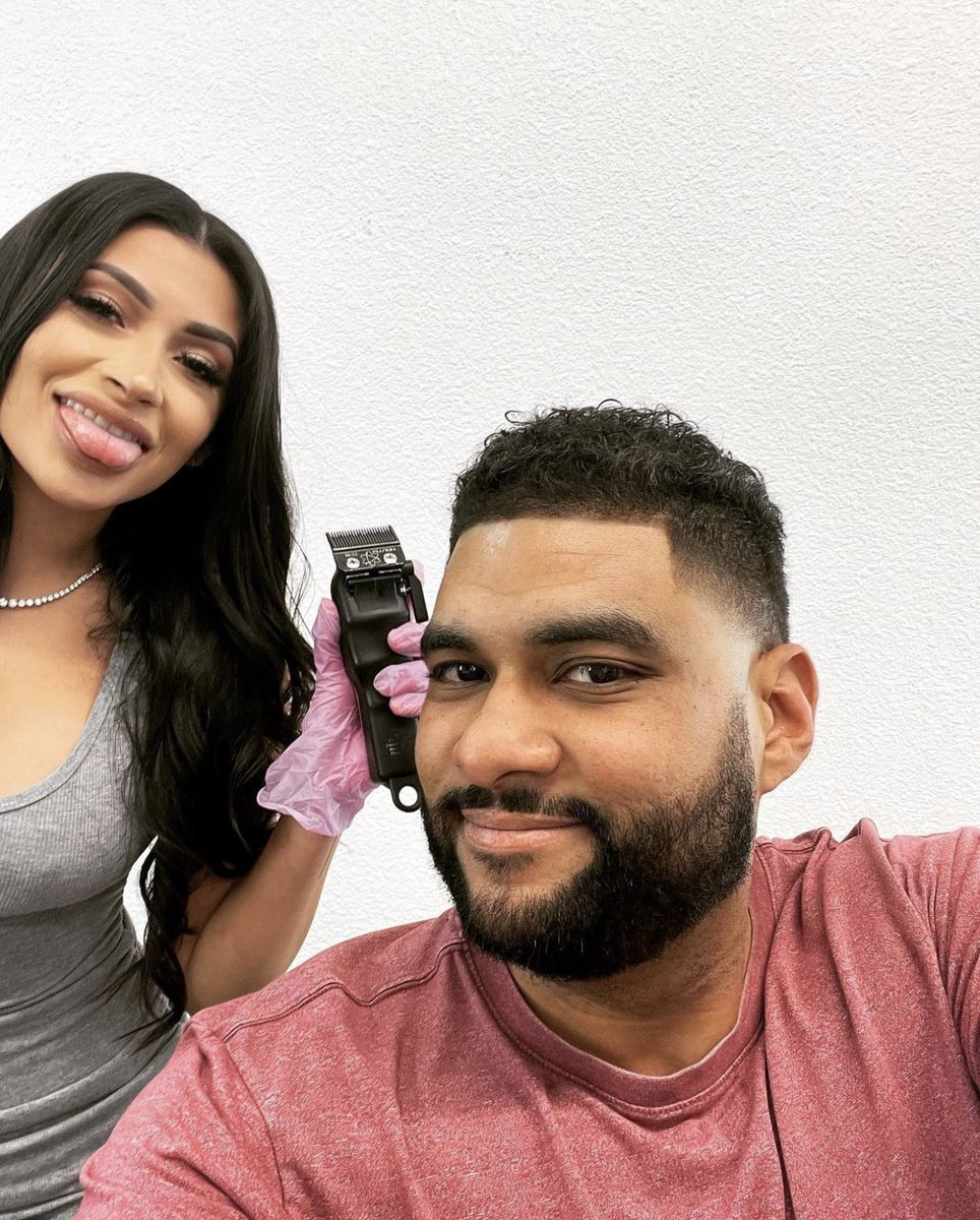BBsweeetie's tweet photo. Hi I’m a Barber in the 209 area! ☺️
A simple RT could really help me reach a new client 🤍🙏🏼✨ Please &amp; Thank You https://t.co/isudGLgou1