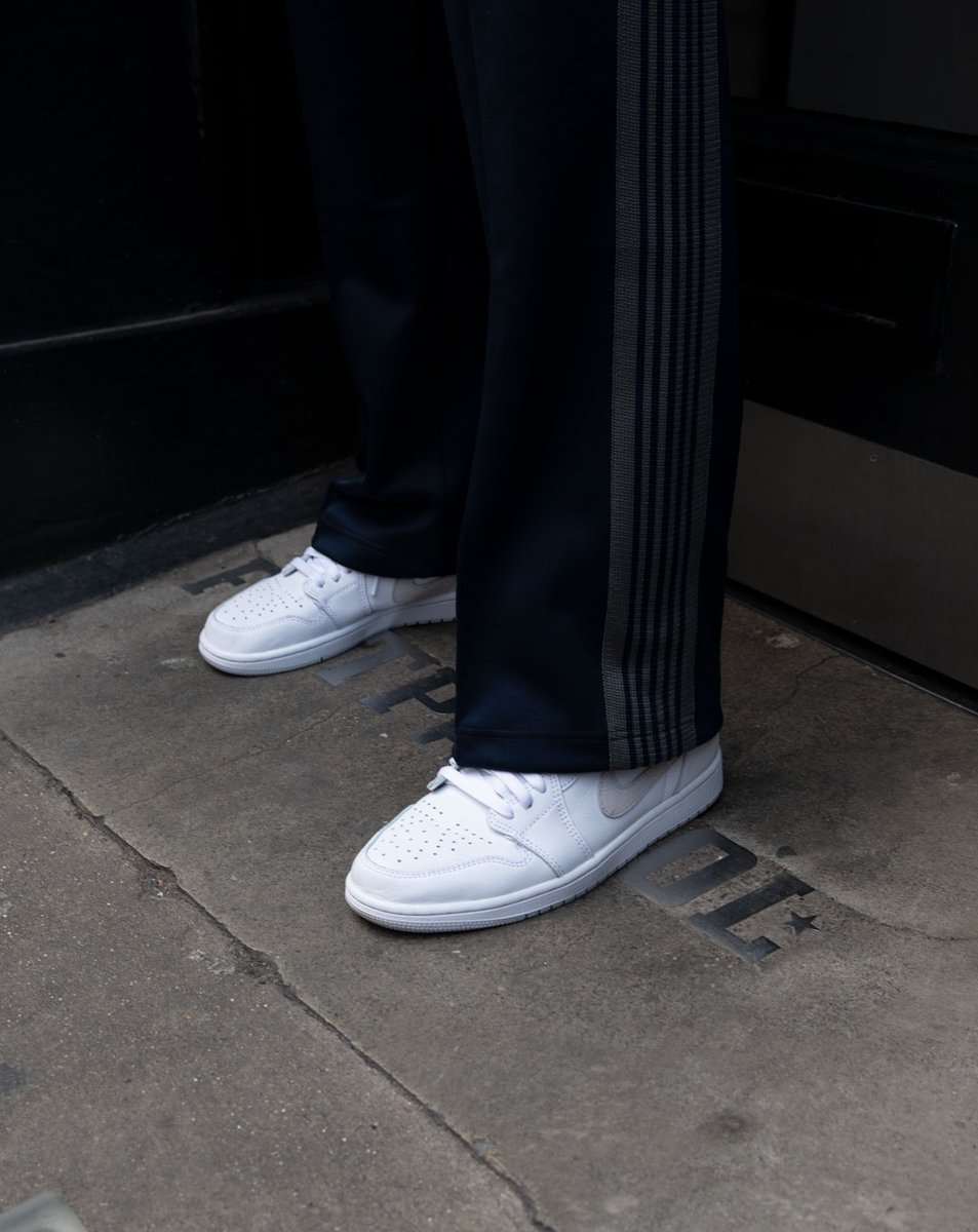 Footpatrol_ldn's tweet photo. Whats been on your feet this week? Let us know in the comments below!
With warmer months rolling in, the team have either opted for splashes of colour or a summery, all white option.
#Footpatrol #TEAMFP #FootpatrolLondon #FPSelects #SneakerTalk #SneakerDiscussions https://t.co/lZa5gJdlf7