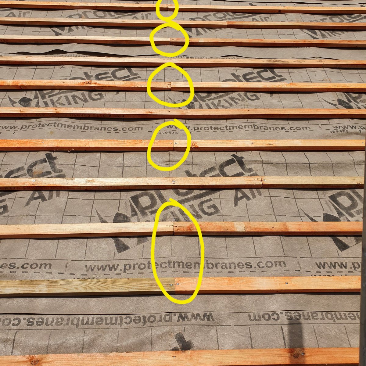 Was out on site last week and noticed this roofer was not fixing battens correctly on a new build site. You must ensure you comply with the fixing specifications guys. If you need clarification on this, please use the link below 👍🏻: nhbc-standards.co.uk/7-roofs/7-2-pi…