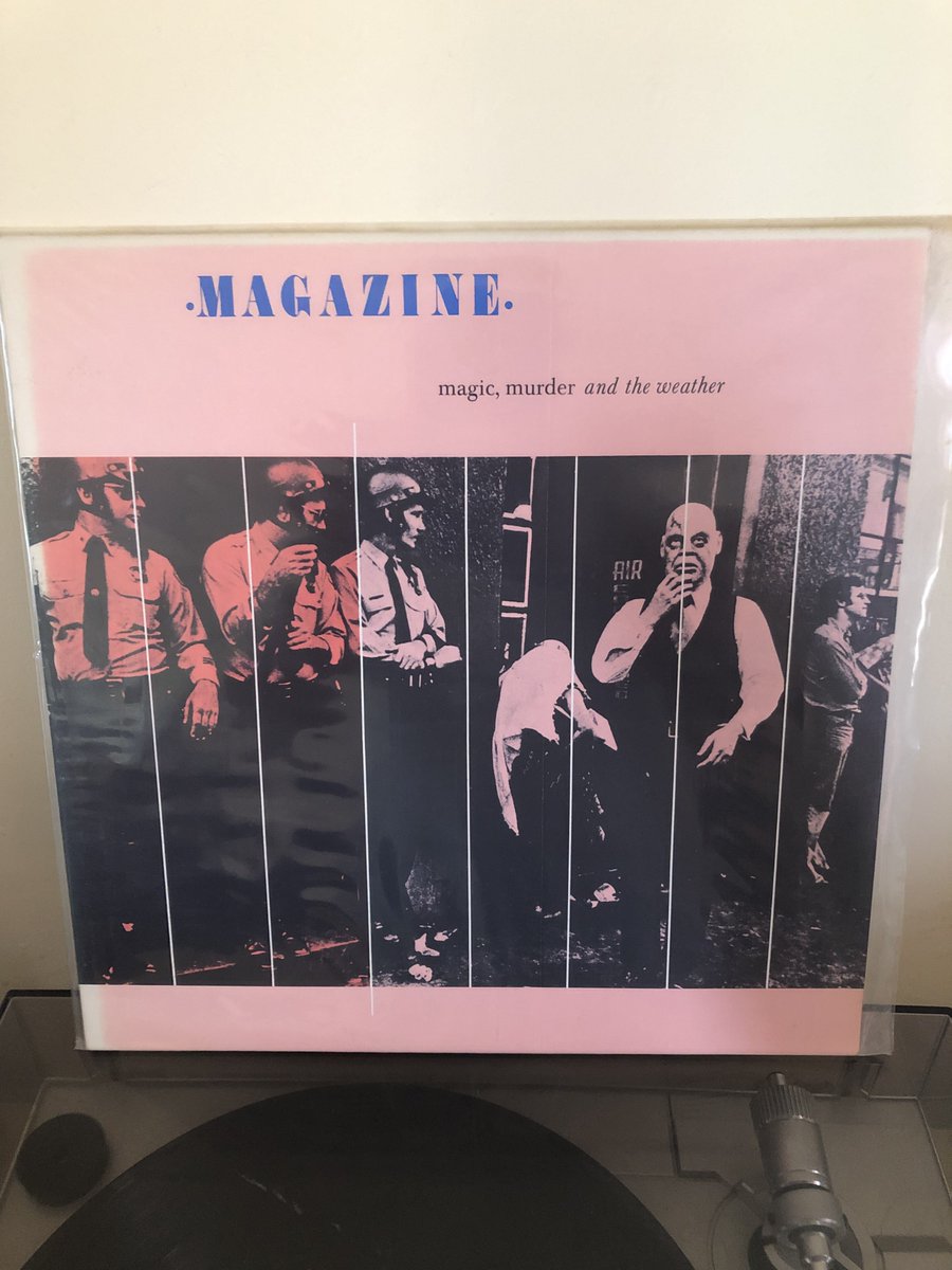 Bon ben cela n'a inspiré personne... Il s'agissait de l'album de Magazine 'Magic, murder and the weather', sorti en 1981 chez Virgin.
#magazine #howarddevoto #barryadamson #daveformula