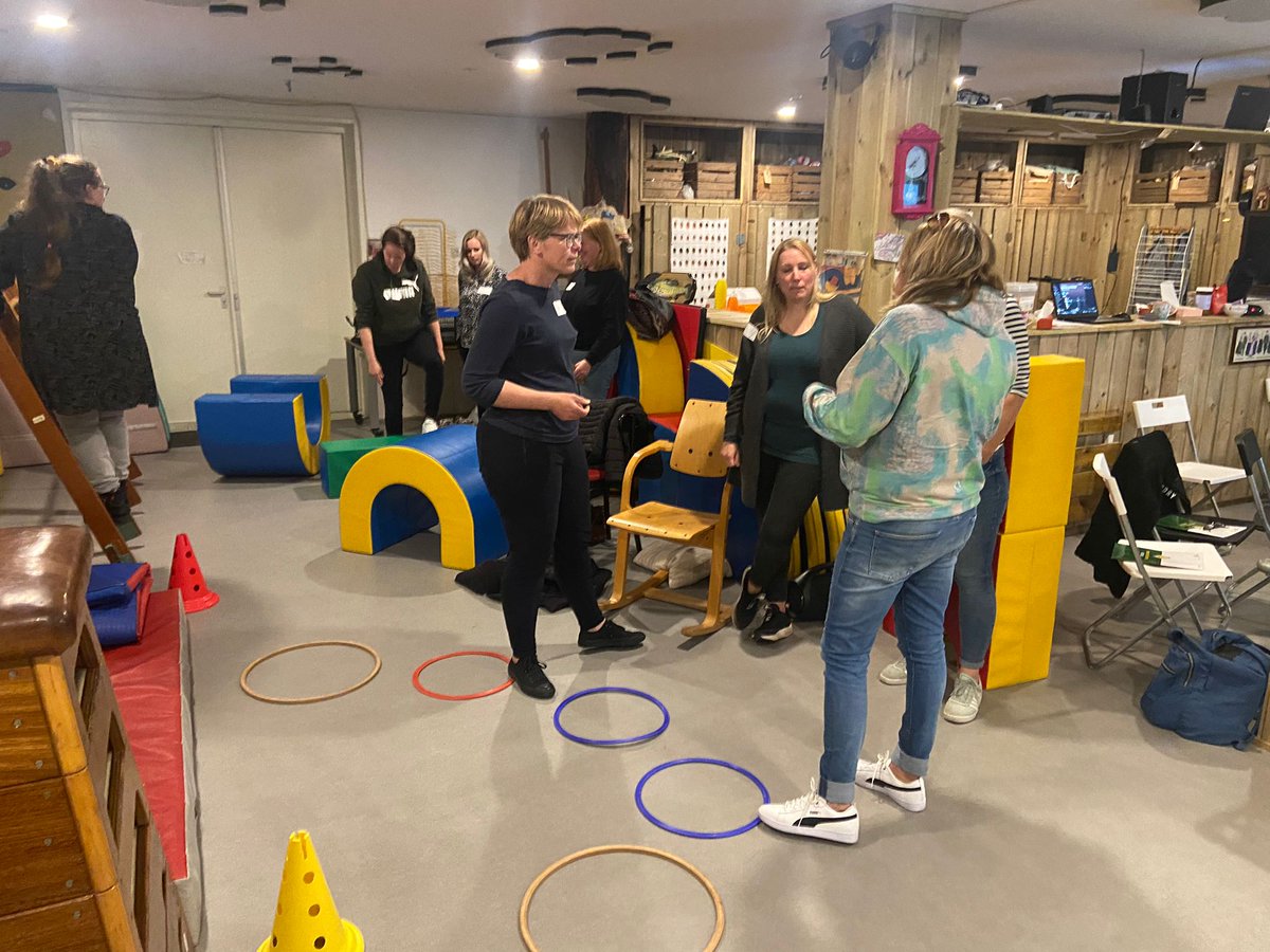 Huis voor de Sport (@huisvoordesport) on Twitter photo Geslaagde start 3-daagse training <a href="/nijntje_NL/">nijntje official</a> Beweegdiploma gisteren bij kinderdagverblijf de Boomhut in Groningen. Verzorgd door <a href="/Alfacollege/">Alfa-college</a> voor 16 deelnemers van 3 kinderopvangorganisaties. Mogelijk gemaakt vanuit provinciaal beweegakkoord. Mooie samenwerking! #blijfbewegen Geslaagde start 3-daagse training <a href="/nijntje_NL/">nijntje official</a> Beweegdiploma gisteren bij kinderdagverblijf de Boomhut in Groningen. Verzorgd door <a href="/Alfacollege/">Alfa-college</a> voor 16 deelnemers van 3 kinderopvangorganisaties. Mogelijk gemaakt vanuit provinciaal beweegakkoord. Mooie samenwerking! #blijfbewegen