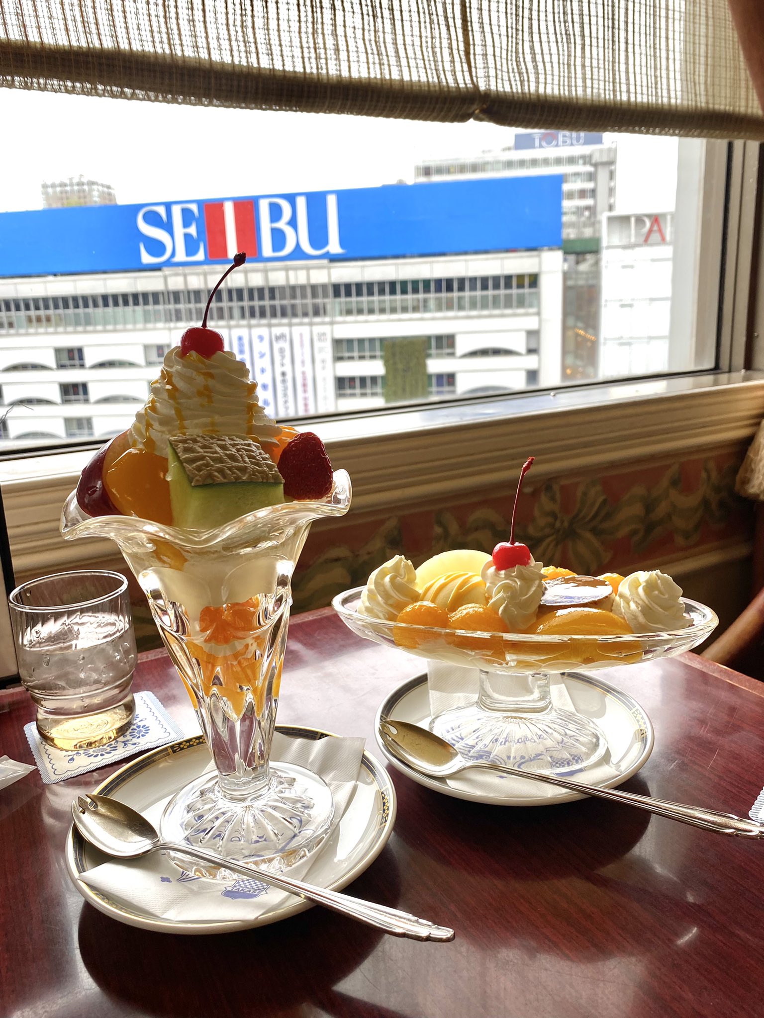 まよきち屋 まのひと タカセ池袋本店 少し前に9階コーヒーラウンジで有名なプリンアラモードとプリンパフェ を頂きました これぞというビジュアル最高 西武池袋と共にパシャリ 純喫茶コレクション T Co 1far9r6g73 Twitter