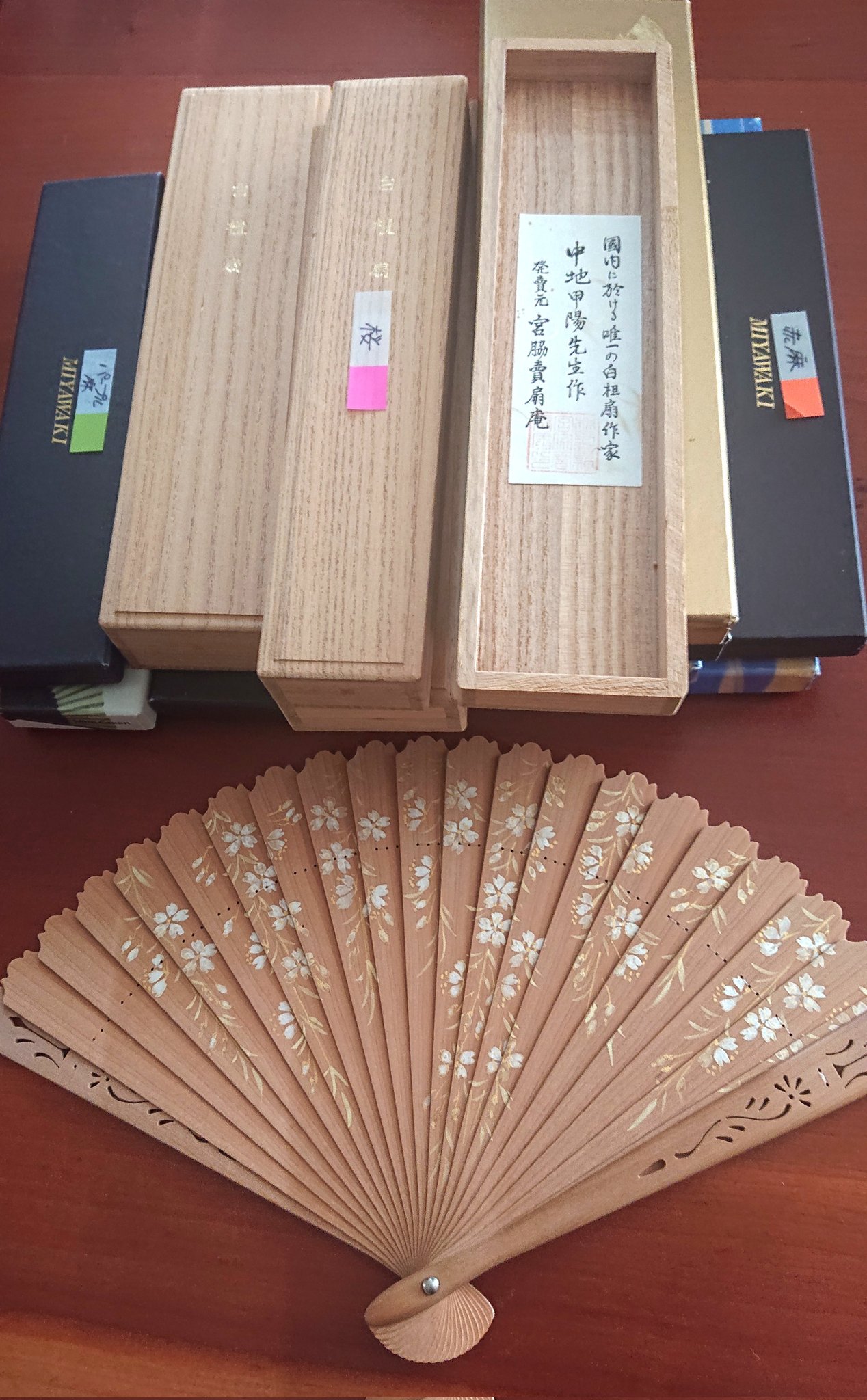 扇子 中地甲陽作 飛び付き 白檀 宮脇賣扇庵 扇子 中地甲陽作 飛び付き 白檀 宮脇賣扇庵