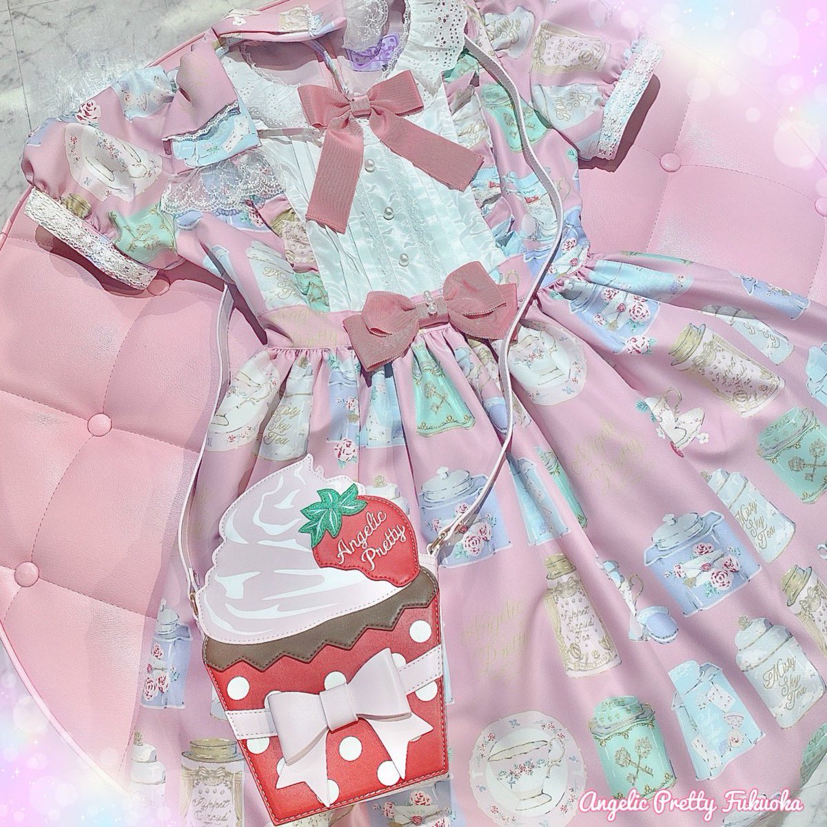 ??Strawberry Cupcakeショルダーバッグ…¥12,980?? カップケーキ型 