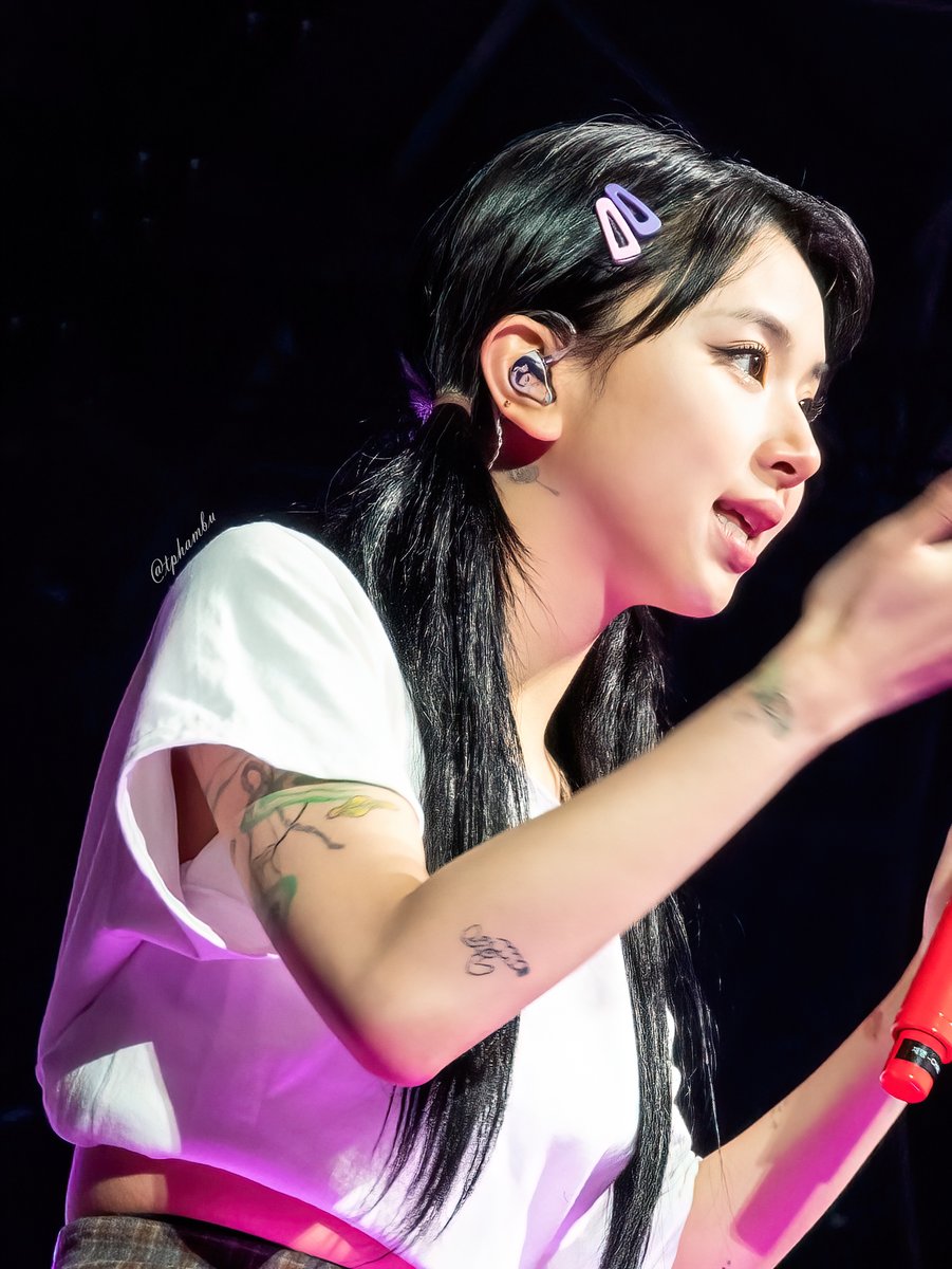 tphamBU's tweet photo. 051522 - Twice at Los Angeles, Day 2 #TWICE_4TH_WORLD_TOUR_ENCORE #TWICE #shotonpixel #CHAEYOUNG https://t.co/7chMSYunmD