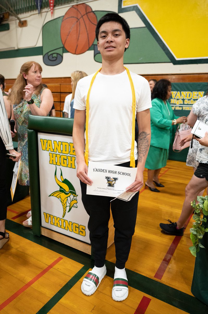 insanenessmedia's tweet photo. STUDENT-Athlete!

@JalenEncinas is graduating this Saturday with Honors (3.5+ GPA)!!!

Also the recipient of the Vanden Athletics / Vanden Boosters Scholarship!!!

Proud of all your accomplishments in the classroom and on the court!

#booksandbuckets https://t.co/F5TFwBHWIA