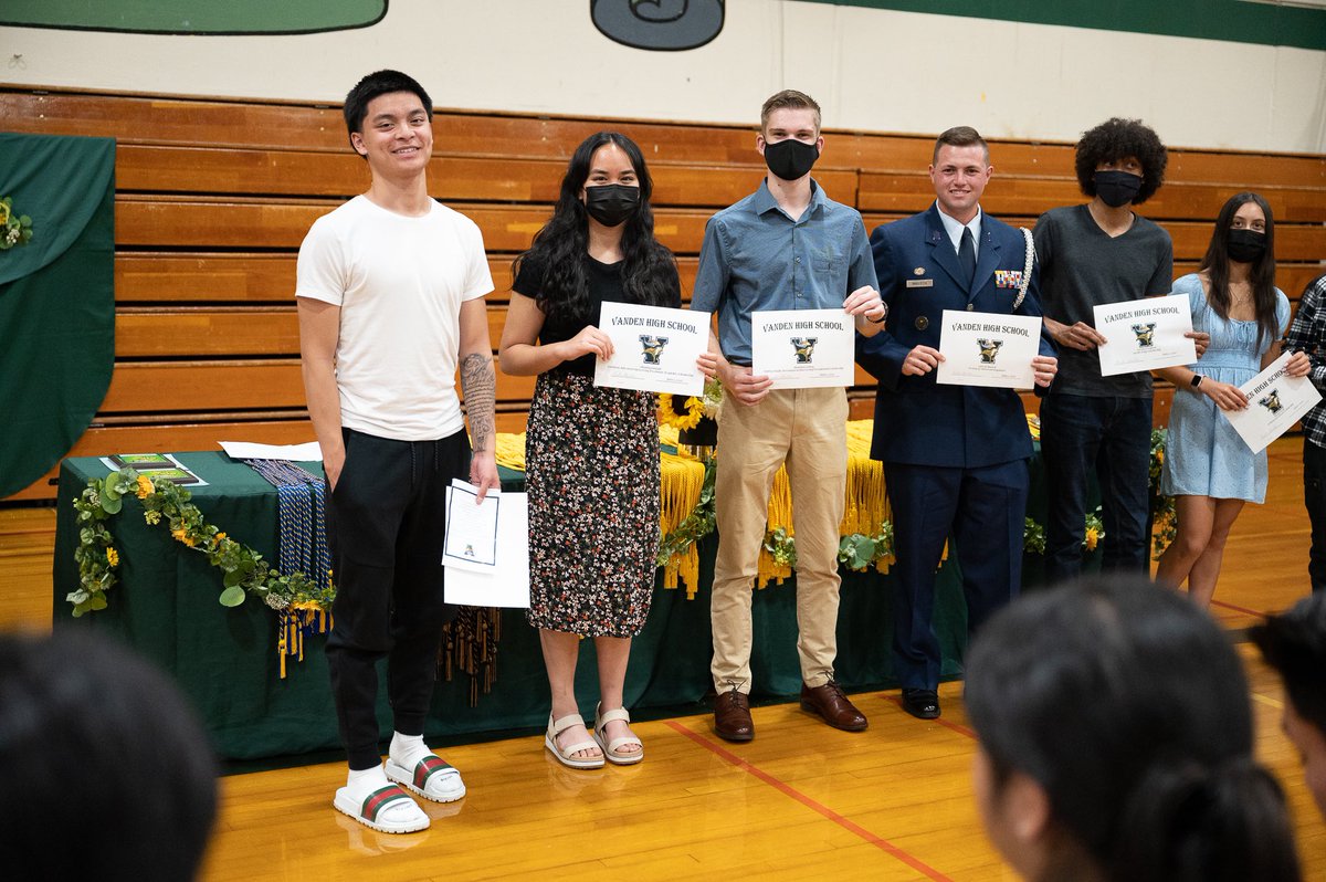 insanenessmedia's tweet photo. STUDENT-Athlete!

@JalenEncinas is graduating this Saturday with Honors (3.5+ GPA)!!!

Also the recipient of the Vanden Athletics / Vanden Boosters Scholarship!!!

Proud of all your accomplishments in the classroom and on the court!

#booksandbuckets https://t.co/F5TFwBHWIA