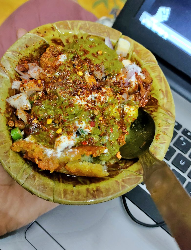 kumaritanu__110's tweet photo. Muh me paani aaya na ...? Mere bhi aaya tha 🤤🤤😜
Mom's magic power can get you the same aalu thiki at home💖 https://t.co/5TnkyR6RWo