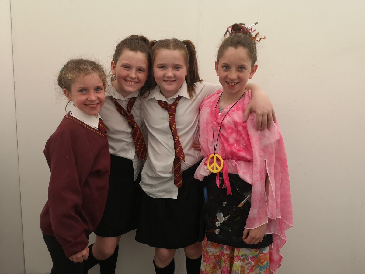 IfanYsgol's tweet photo. ❤️🤍💚
3 diwrnod i'w cofio yma yn Eisteddfod Yr Urdd 2022 @UrddConwy Cystadlu ar 3 cystadleuaeth, dod adre fo 2 wobr a phrofiadau wnawn nhw gofio AM BYTH. Hynod, hynod o falch ohonoch blantos 🤗 #ysgolfachwledig #calonfawr https://t.co/O7DUOSXK7G