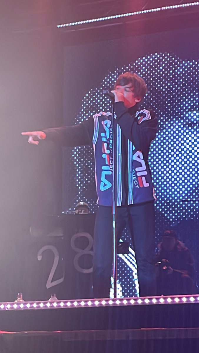 LTWorldUpdates's tweet photo. 📸| Louis en el concierto de hoy en Lima! ❤️‍🩹 #LTWTLima

©️ princesspark94 https://t.co/AbOKFJ36S7