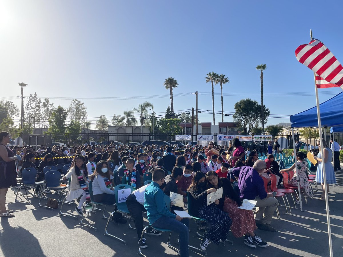 lphilyaw1's tweet photo. Great turn out to celebrate our 5th grade Dual Language students from Pioneer, Lincoln, Farr, and Glenview and our 8th graders from Mission Middle with the Pathway to Biliteracy awards. Felicidades! @EUSD @MissionEUSD @PioneerPumas https://t.co/R297dqrxbi