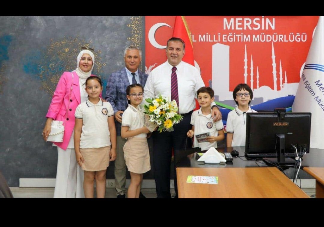Aydinlikevlerio's tweet photo. 2M sınıfı öğrencilerimiz yazdığı "Minik yürekler şair olunca" kitabı Aynızeliha öğretmenimiz, öğrencileri ve Müdürümüz Saim DEMİR Sayın İl MEM Müdürü Adem KOCA'ya takdim ettiler. Emeği geçenleri kutlarız
@MersinMEM @AdemKoca46 @yenisehirmem_33 @necmidinc @saimdemir33 https://t.co/AptwVrBKlq