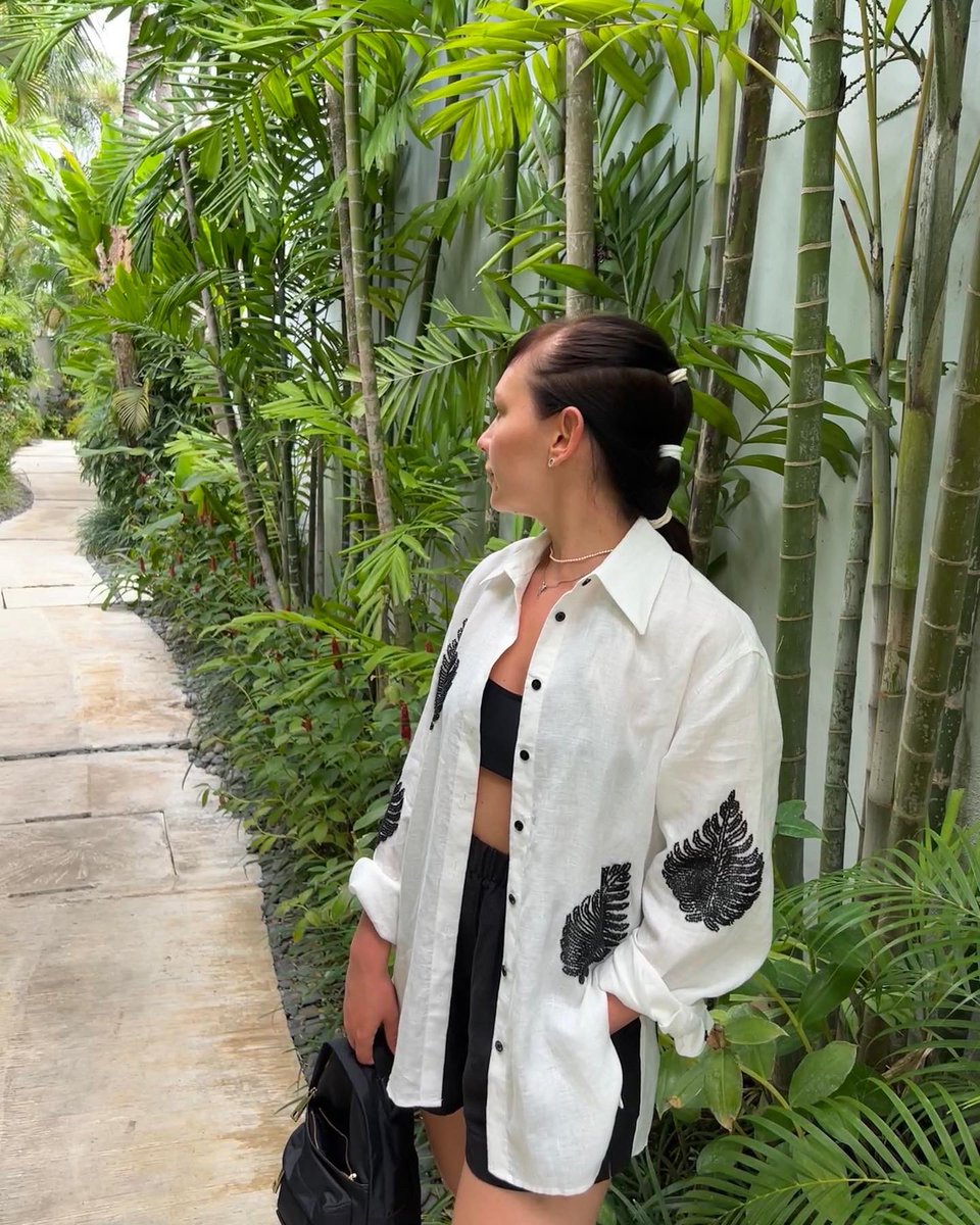 I love this place because here I do not wear makeup and minimal clothing)💅🏻👙
although in Moscow I do not leave the house if I do not put on at least eyelashes)💄😝