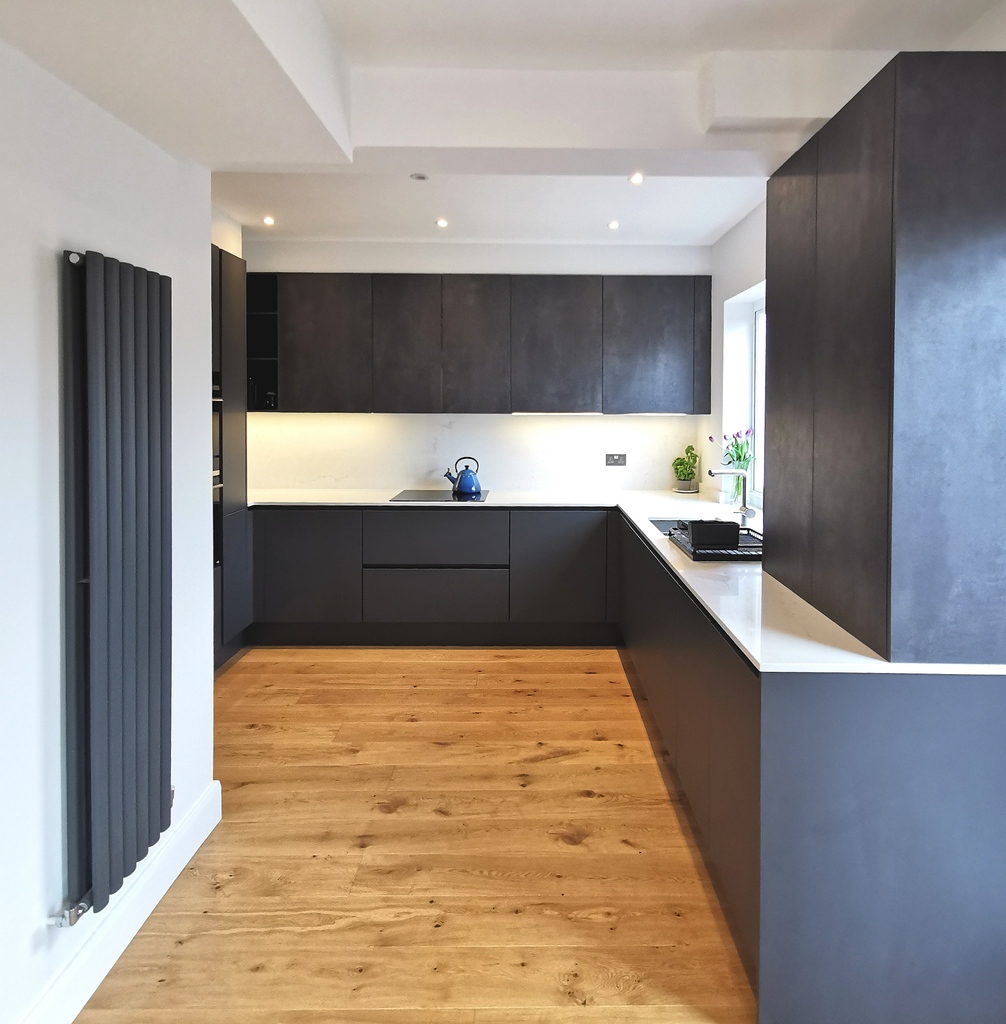 carmelharger's tweet photo. L O N G A C R E S | We were involved in removing the dining room wall, ripping out the existing kitchen, all the plumbing and electrics, making good, levelling and installing the flooring and decorating. ⁠
⁠
What do you think of the entire transformation?⁠
⁠ https://t.co/qMMTOIFRJ1