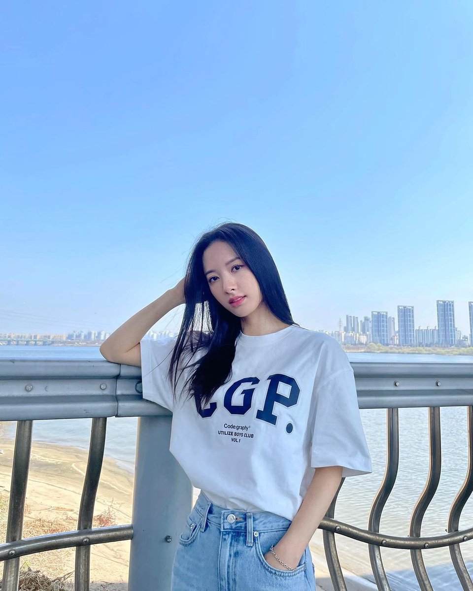 timetobona819's tweet photo. ♥ 6월 2일 #퀸덤2 파이널 문자 투표 이벤트 ♥

9시 30분 생방송 때 #우주소녀 를 투표해 주신 분들 중 추첨을 통해 각 한 분께(총 두 분) 티셔츠를 드립니다💕

🐰 트윗 #RT
🐰 타 팬, 타 장르 ⭕️
🐰 타 그룹 중복 투표 ❌
🐰 추첨 후 DM으로 투표 인증받아요! 문자 내역 삭제, 크롭하지 마세요☺️ https://t.co/A1KbdsvvQa