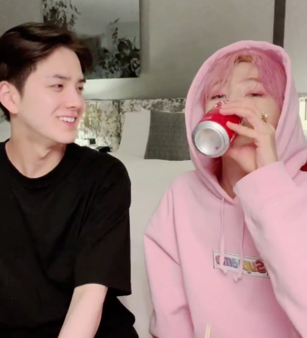 bbangnyuzone's tweet photo. 🖤💗 #빵뉴 #bbangnyu https://t.co/Z0prizQefE
