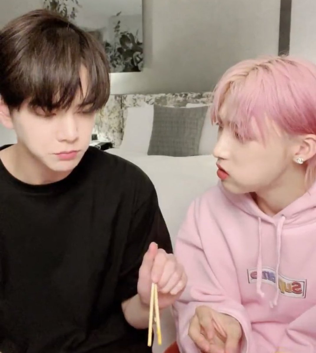 bbangnyuzone's tweet photo. 🖤💗 #빵뉴 #bbangnyu https://t.co/Z0prizQefE