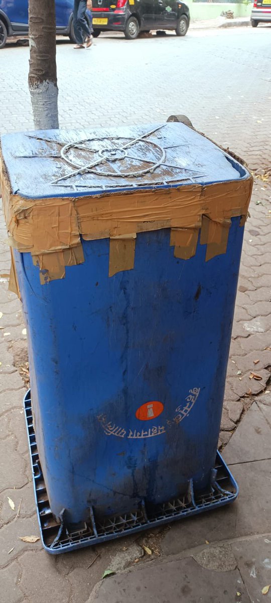 perrycrossalm's tweet photo. @MCGM_BMC @mybmcWardHW @ShelarAshish @mybmcSWD @MCGM_BMC @Asif_Zakaria Apalling condition of garbage bins on Perry Cross Rd (behind Asst Commissioner’s Office) Garbage spills outside. Littering on the road. BMC garbage collectors requesting for new bins since months. No response. https://t.co/7YvxcacoBF