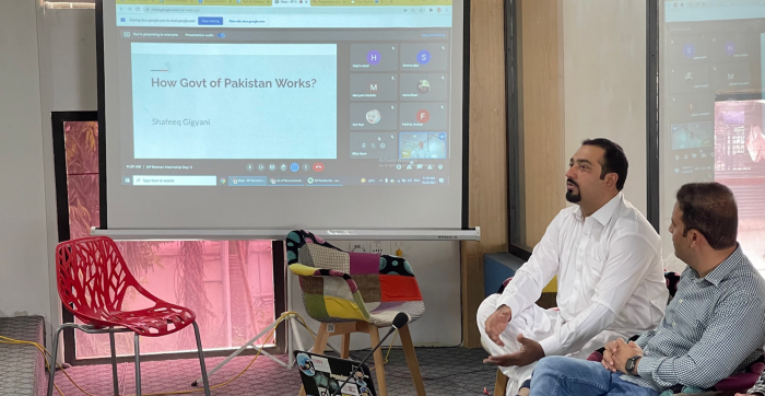 CodeforPakistan's tweet photo. #Throwback to October #2021 when our #7thcycle Fellows just started their program. 💁🏻‍♀️🎊💁🏻‍♂️

A 5-Day training #bootcamp where they learned more about #civictech, #GovTech, agile development, design thinking, and much more 💪 🏋🏻

#codeforpakistan #Fellowship2022 💫 #TBThursday  #tbt https://t.co/LiM4qupvnU