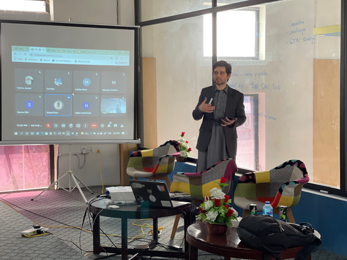 CodeforPakistan's tweet photo. #Throwback to October #2021 when our #7thcycle Fellows just started their program. 💁🏻‍♀️🎊💁🏻‍♂️

A 5-Day training #bootcamp where they learned more about #civictech, #GovTech, agile development, design thinking, and much more 💪 🏋🏻

#codeforpakistan #Fellowship2022 💫 #TBThursday  #tbt https://t.co/LiM4qupvnU