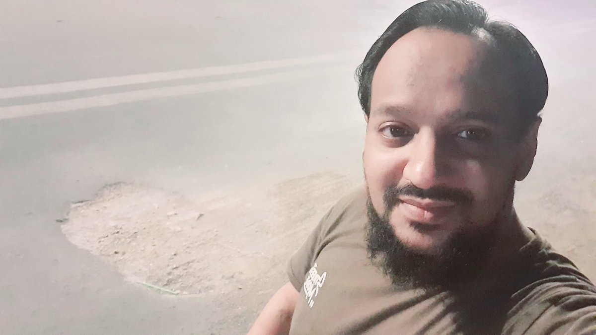 980Sahir's tweet photo. Trombay dhobi ghat ke abhinav school ke saamne road per gaddha aur paani ke leakage Ka problem tha to meri complain per use sahi Kar diya gaya hai.

Ahmad Sahir Chougule Congress Slum Cell Taluka Vice President.
@VarshaEGaikwad @ravirajaINC @INCMumbai @BhaiJagtap1 https://t.co/Rl5RrZH3WQ