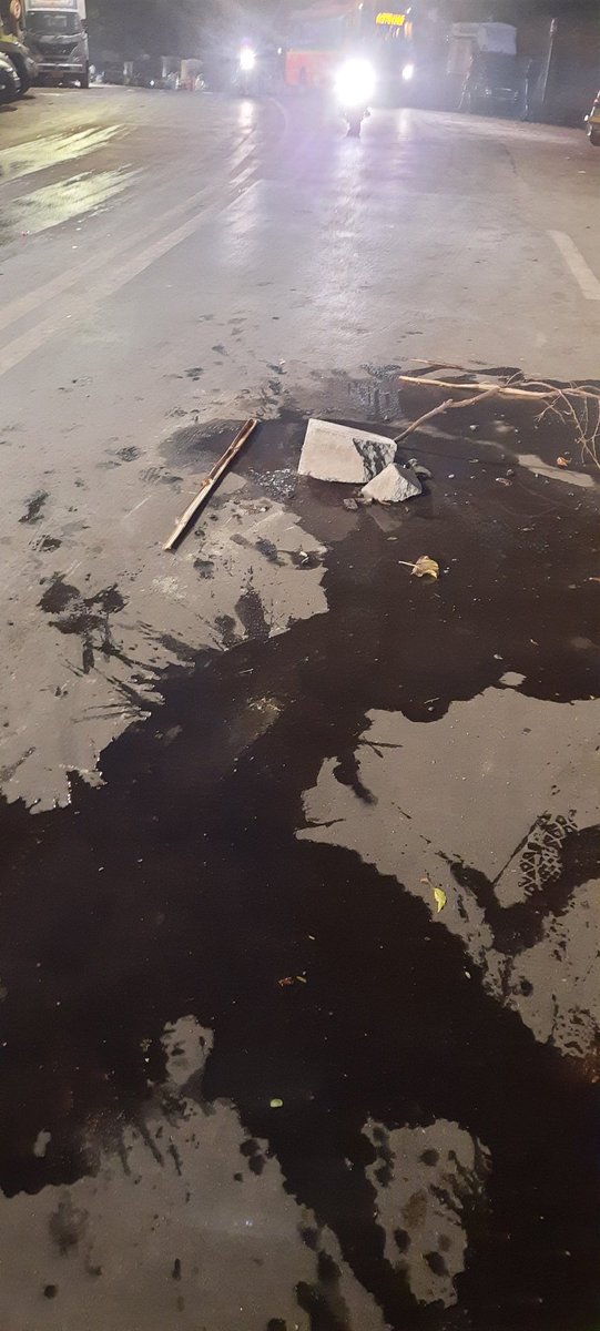 980Sahir's tweet photo. Trombay dhobi ghat ke abhinav school ke saamne road per gaddha aur paani ke leakage Ka problem tha to meri complain per use sahi Kar diya gaya hai.

Ahmad Sahir Chougule Congress Slum Cell Taluka Vice President.
@VarshaEGaikwad @ravirajaINC @INCMumbai @BhaiJagtap1 https://t.co/Rl5RrZH3WQ