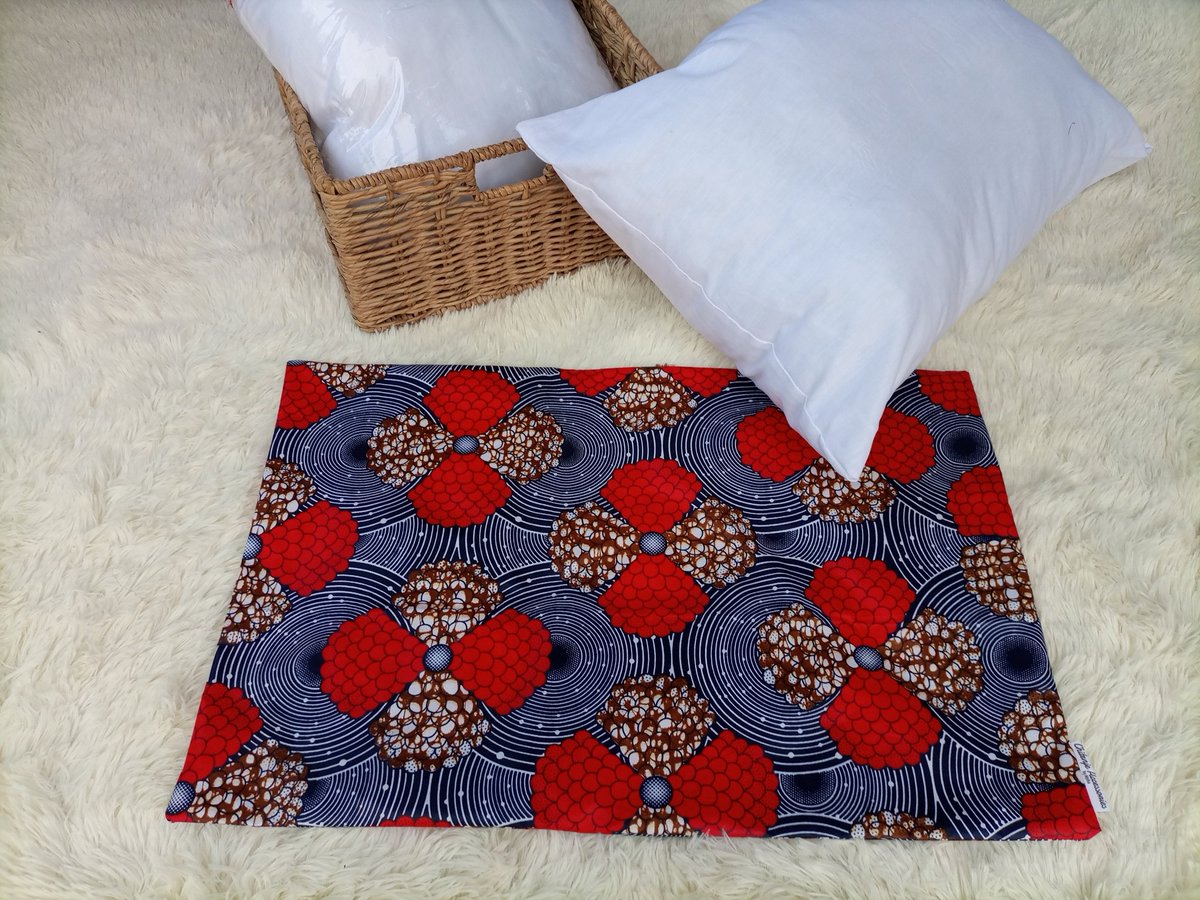 ChitenjeMw's tweet photo. Chitenje pillow cases and pillow inserts available! You can order by sending message to  https://t.co/d2VgVBuGAW 

Pillow case K4500
Pillow inserts K6500

Free delivery around LL township and outside the city at a fee using your preferred courier. https://t.co/vzonuYD3pt