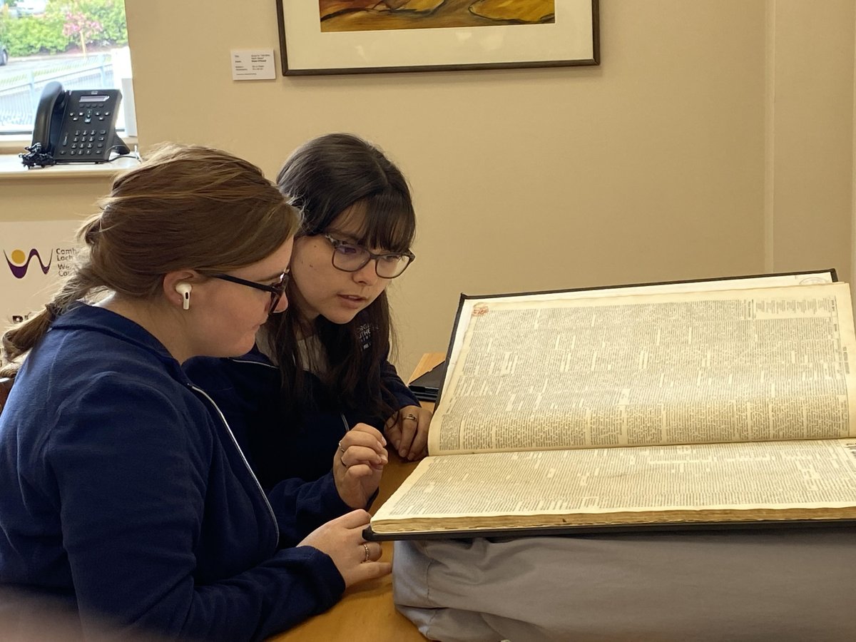 KeeleySavGA's tweet photo. Thanks to Gráinne Doran, archivist @WexArchives for facilitating our @GeorgiaSouthern student-researchers. These @gshonors undergraduates painstakingly examined 1848 issues of the Wexford Independent newspaper to tease out how and why so many Wexfordians emigrated to Savannah. https://t.co/F8wiC5xTjP