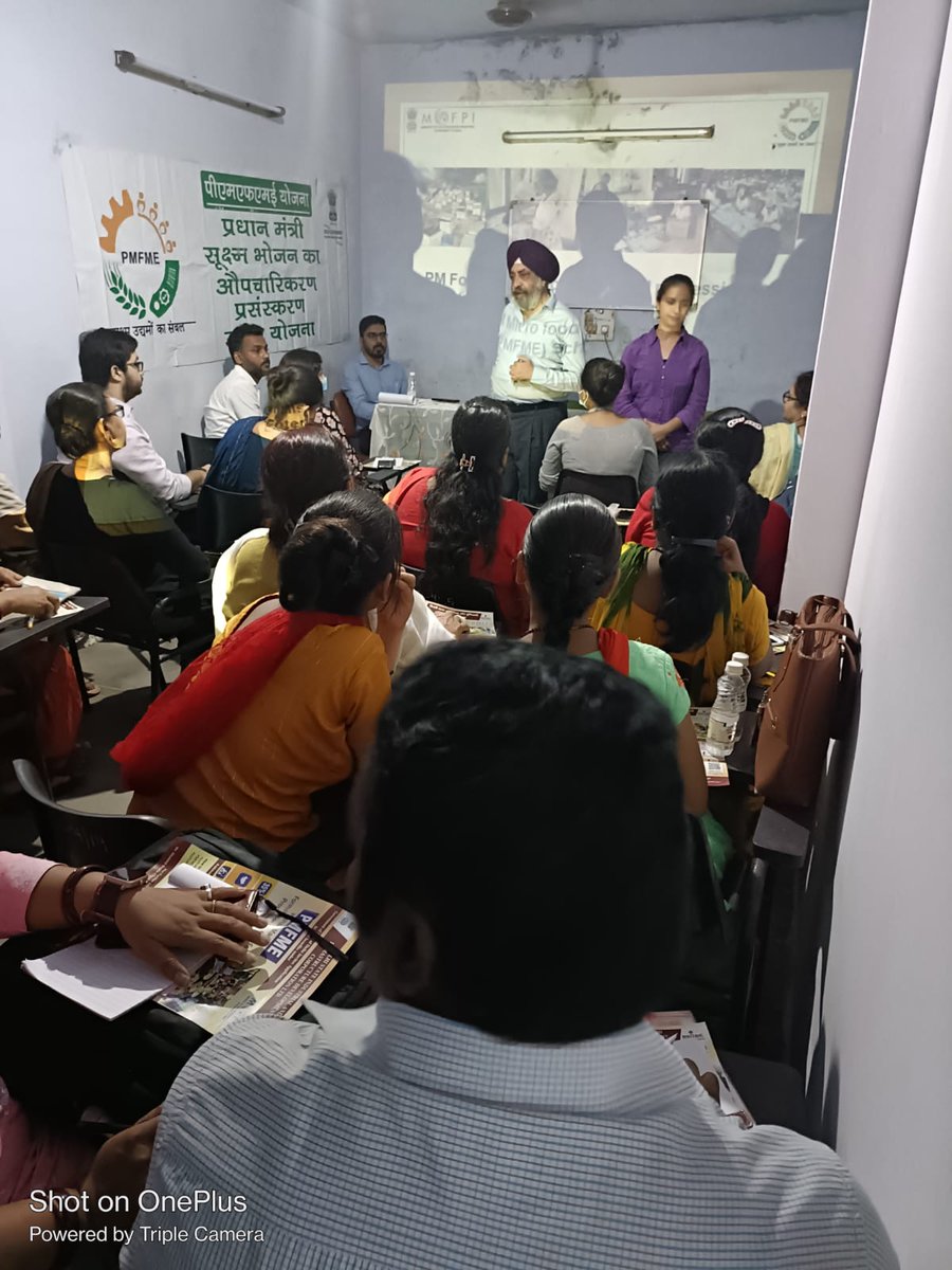PmfmeD's tweet photo. दिल्ली में #DSIIDC ने #Kraftivity, The Art To Create में  #PMFME योजना का एक जागरूकता शिविर का आयोजन हुआ। जिसमें #SULM ने स्वयं सहायता समूह के सदस्यों को योजना से जुड़ने के लिए प्रोत्साहित किया।
@MOFPI_GOI @SULM_Delhi @bindalshobhit @DSIIDC95981579 @DMwestDelhi @PMFMEScheme https://t.co/mO9ttrB1hz
