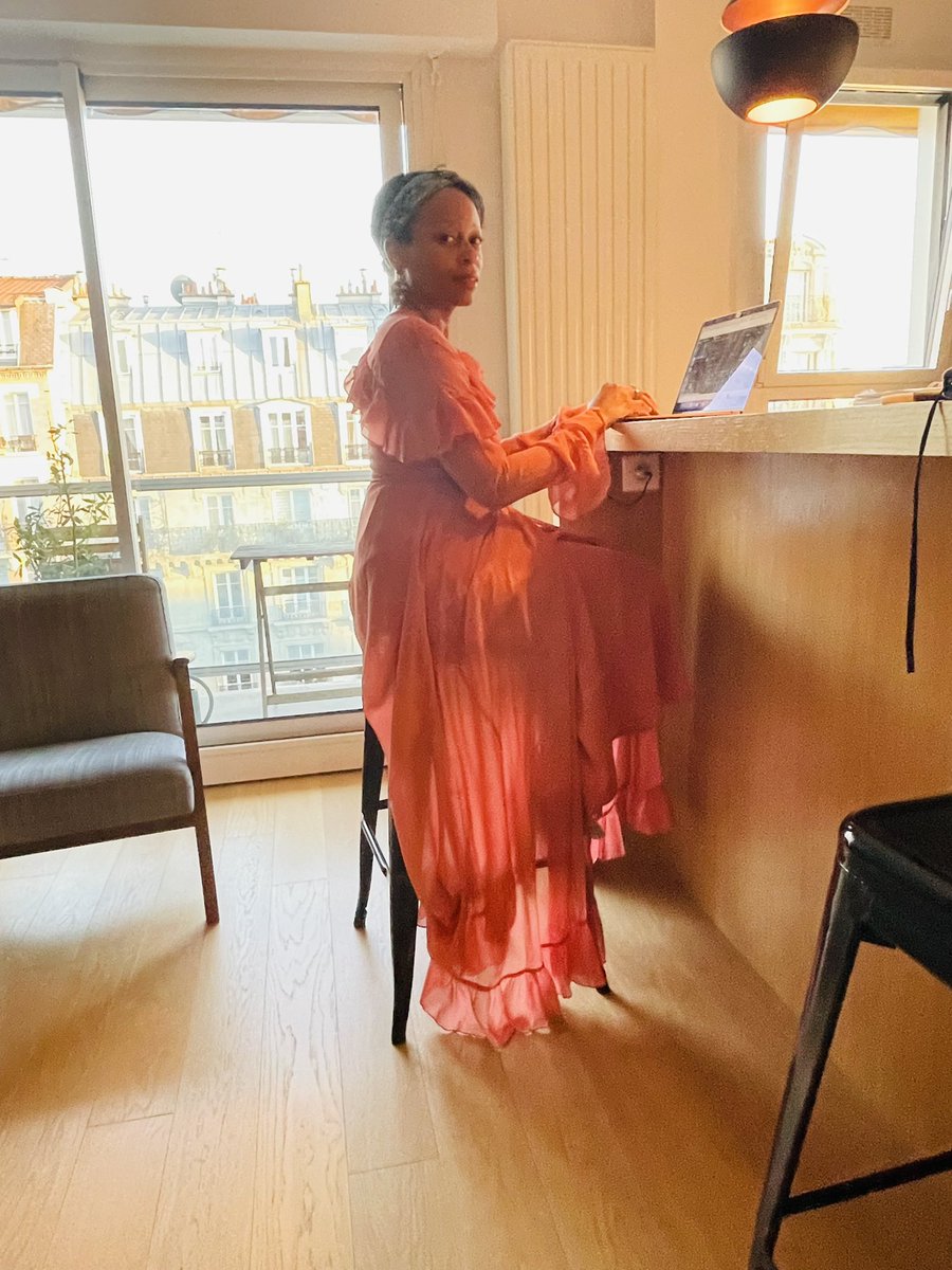 Crystal Petit 🐝 PARIS tweet media