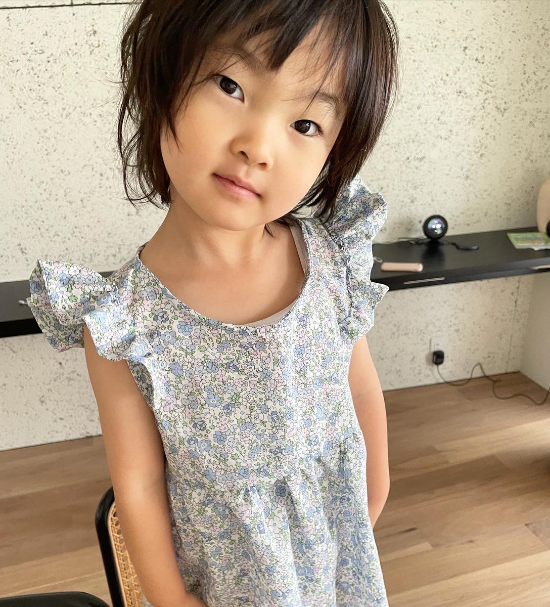 asamiyama's tweet photo. 会長のブラウス作成。
夏が似合う感じの1着となりました🌻

#もりのがっこう
#もりのがっこう後藤麻美のつぶやき 
#手作り子ども服
#手作りブラウス
#ママの手作り服 
#ソーイングママ 
#ソーイング子供服 
#洋裁好きさんと繋がりたい
#育児日記
#ママと娘の時間 
#ママと娘の1ページ https://t.co/UxJICCTm68