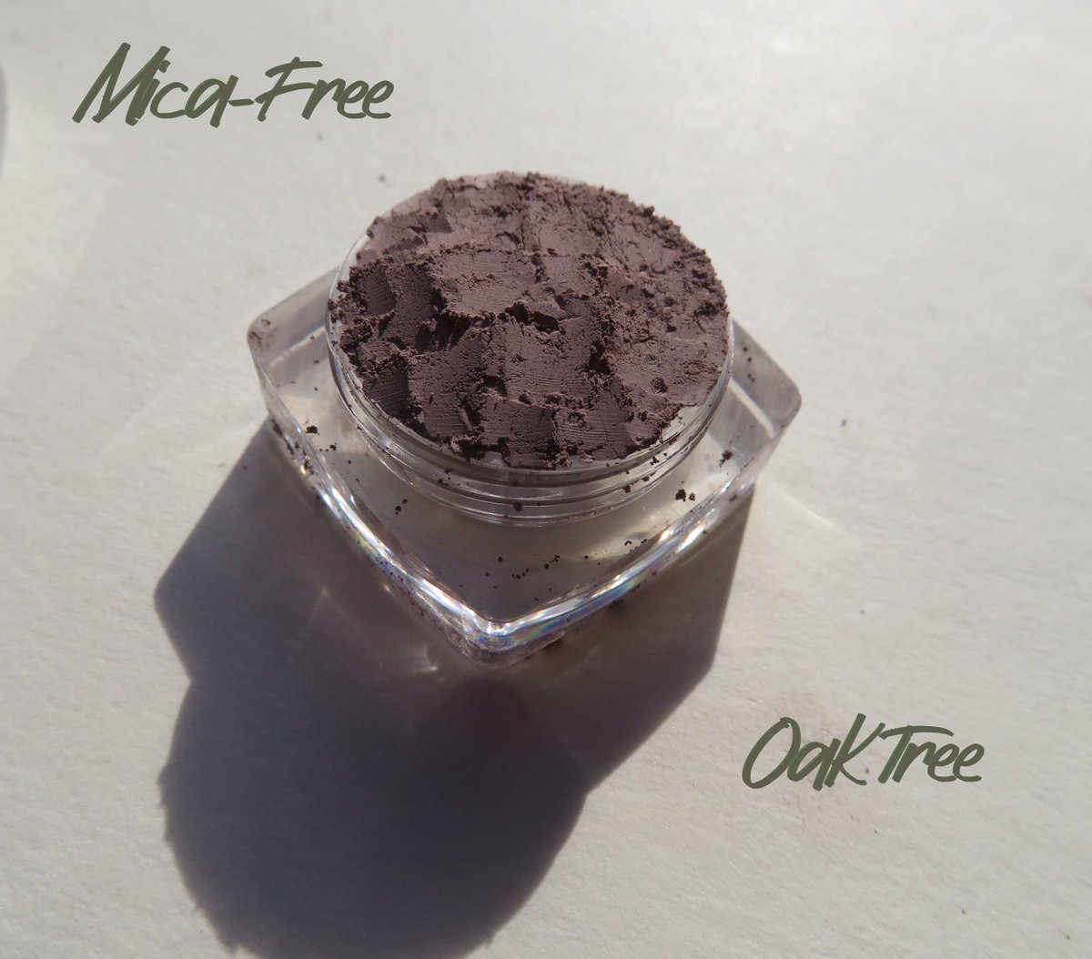 overallbeauty's tweet photo. OAK TREE - Mica-Free Medium Brown Matte Mineral Eyeshadow | Loose Minerals Pigments | Eco-Friendly | Vegan Mineral Makeup Eye Shadow https://t.co/4CkEuCBihw #Etsy #kmms #MediumBrown https://t.co/UF5b4hiF2X