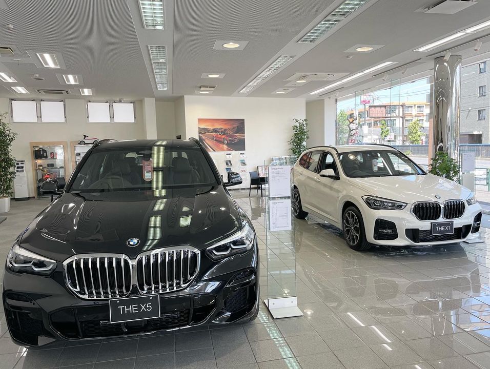 autoplatz_bmw's tweet photo. 練馬BMWの展示車をご紹介💁♀️
ただいま、ステキな3台を展示しています。
🌈【M440i xDrive Gran Coupe 】
☁️タンザナイトブルー
🌈【X1 xDrive 18d M sport 】
☁️アルピンホワイト
🌈【X5 xDrive 35d M Sport】
☁️ブラックサファイア
ショールームで実車を、ぜひ👩
#BMW練馬 #M440 #X1 #X5 #msport https://t.co/v5bTCOpg2w