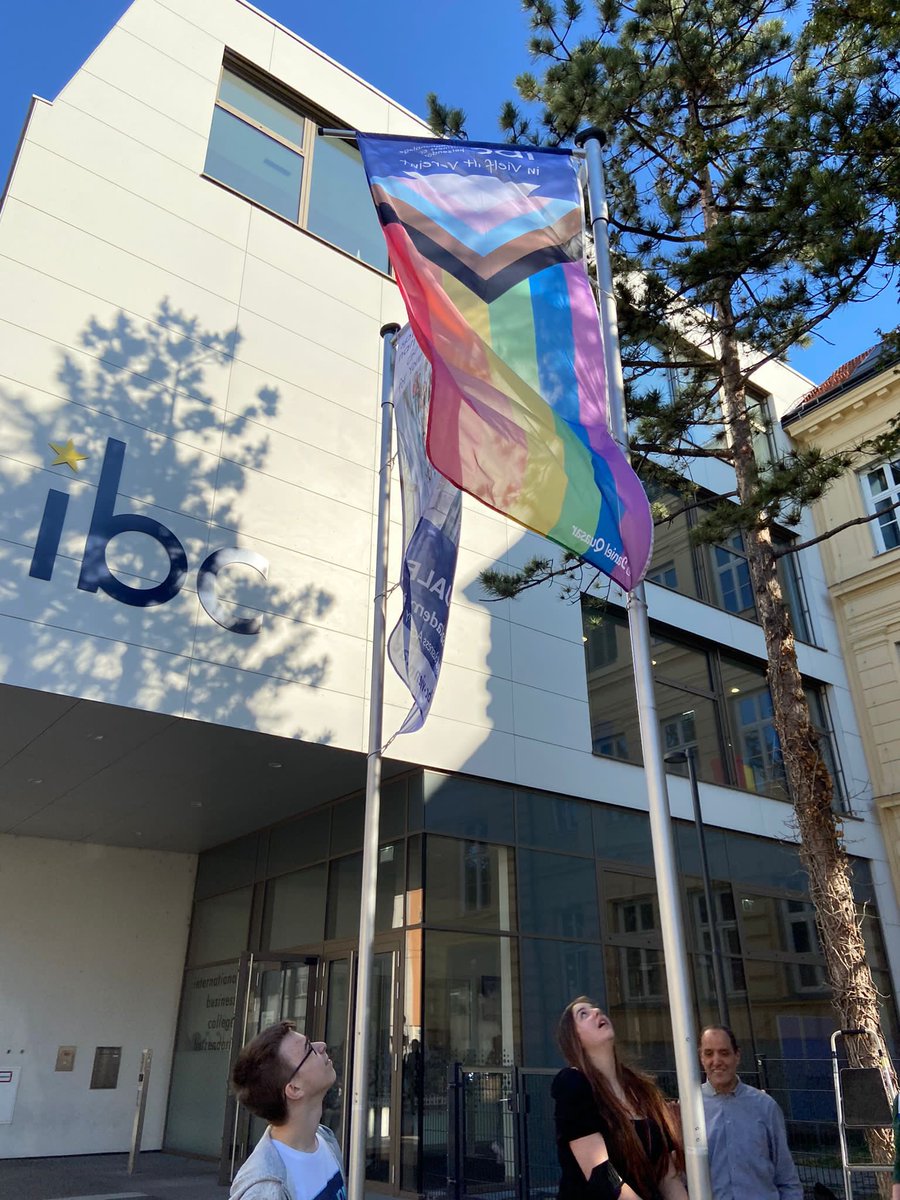 Das #ibchetzendorf startet mit der Progress Flag in die #ViennaPride Werk #LGBTQ