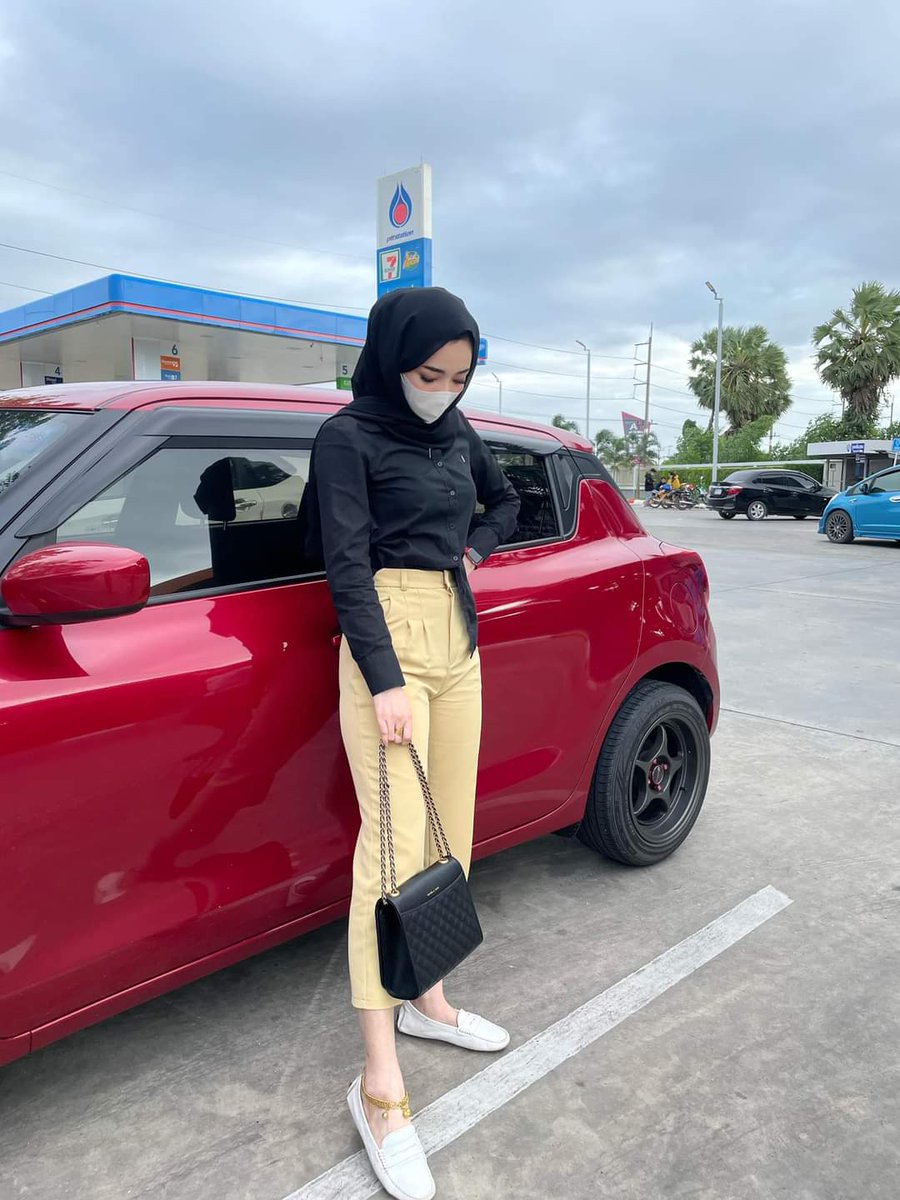 ฟา tweet media