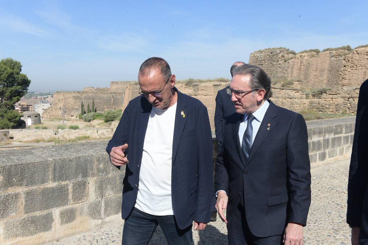 economiacat's tweet photo. 📸 El conseller #JaumeGiró i la directora general de Fons Europeus @mariona_sanz continuen les presentacions territorials per explicar els 'Fons Next Generation: reptes i oportunitats'.

📍 Avui des de la Casa de la Volta del @TuroSeuVella, a Lleida (@governlleida).

#NGEUCat🇪🇺 https://t.co/a32E1BqZXG